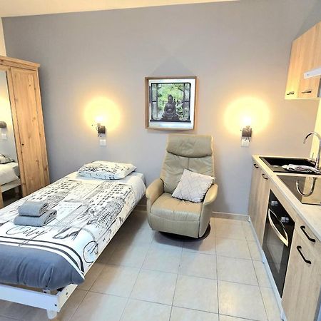 Residences Les Sansonnets "Appartements & Studios" Jonzac Bagian luar foto