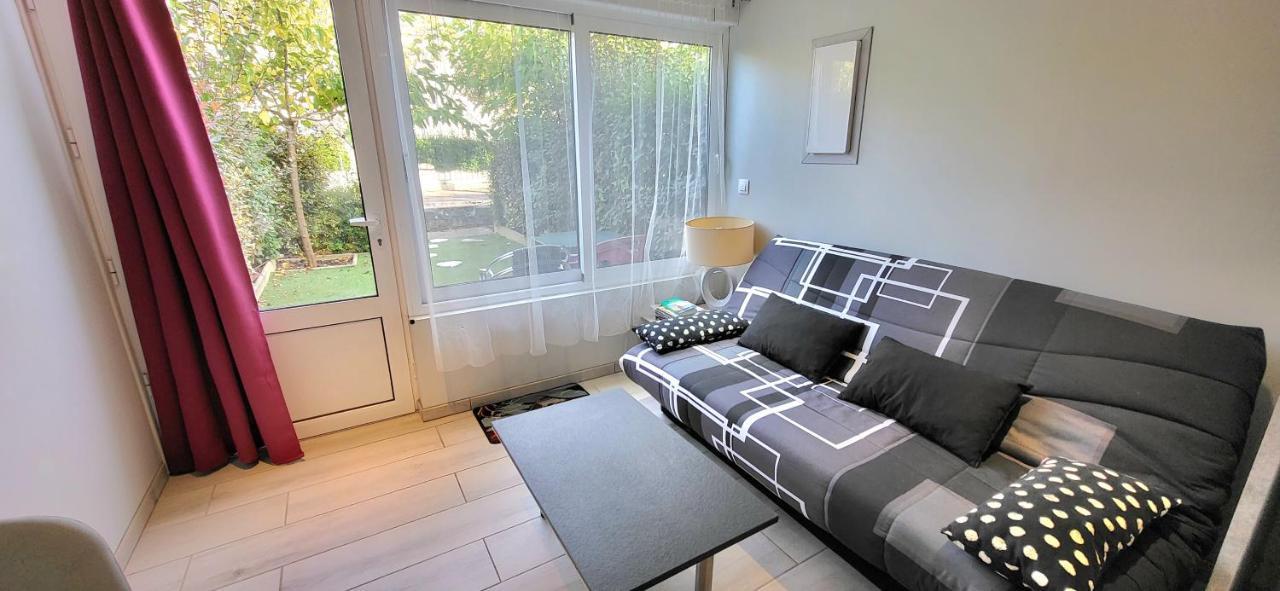 Residences Les Sansonnets "Appartements & Studios" Jonzac Bagian luar foto