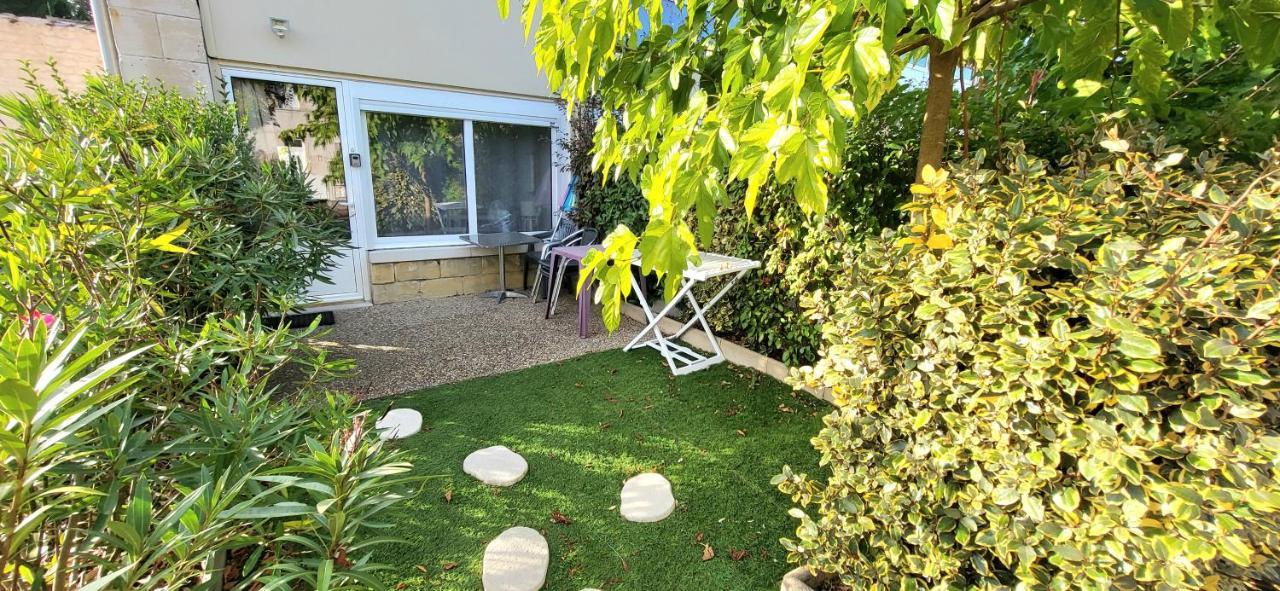 Residences Les Sansonnets "Appartements & Studios" Jonzac Bagian luar foto