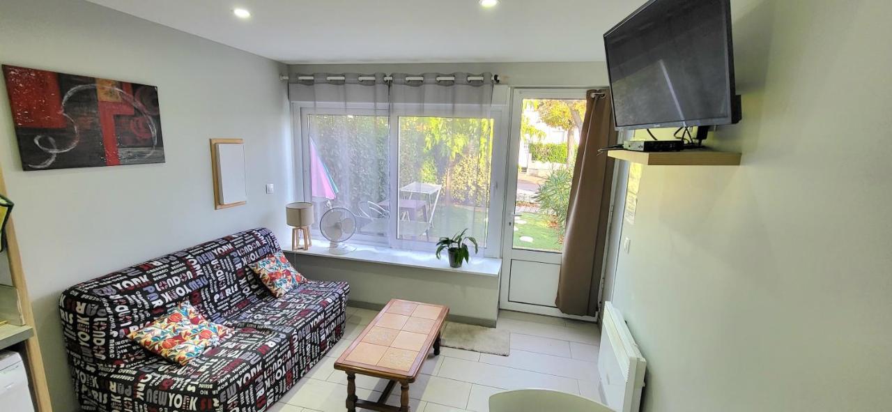 Residences Les Sansonnets "Appartements & Studios" Jonzac Bagian luar foto