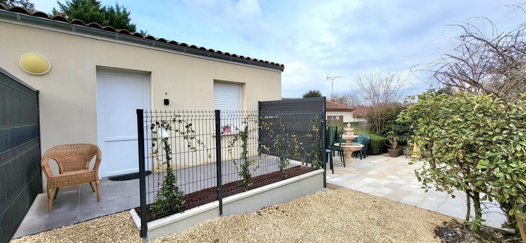 Residences Les Sansonnets "Appartements & Studios" Jonzac Bagian luar foto
