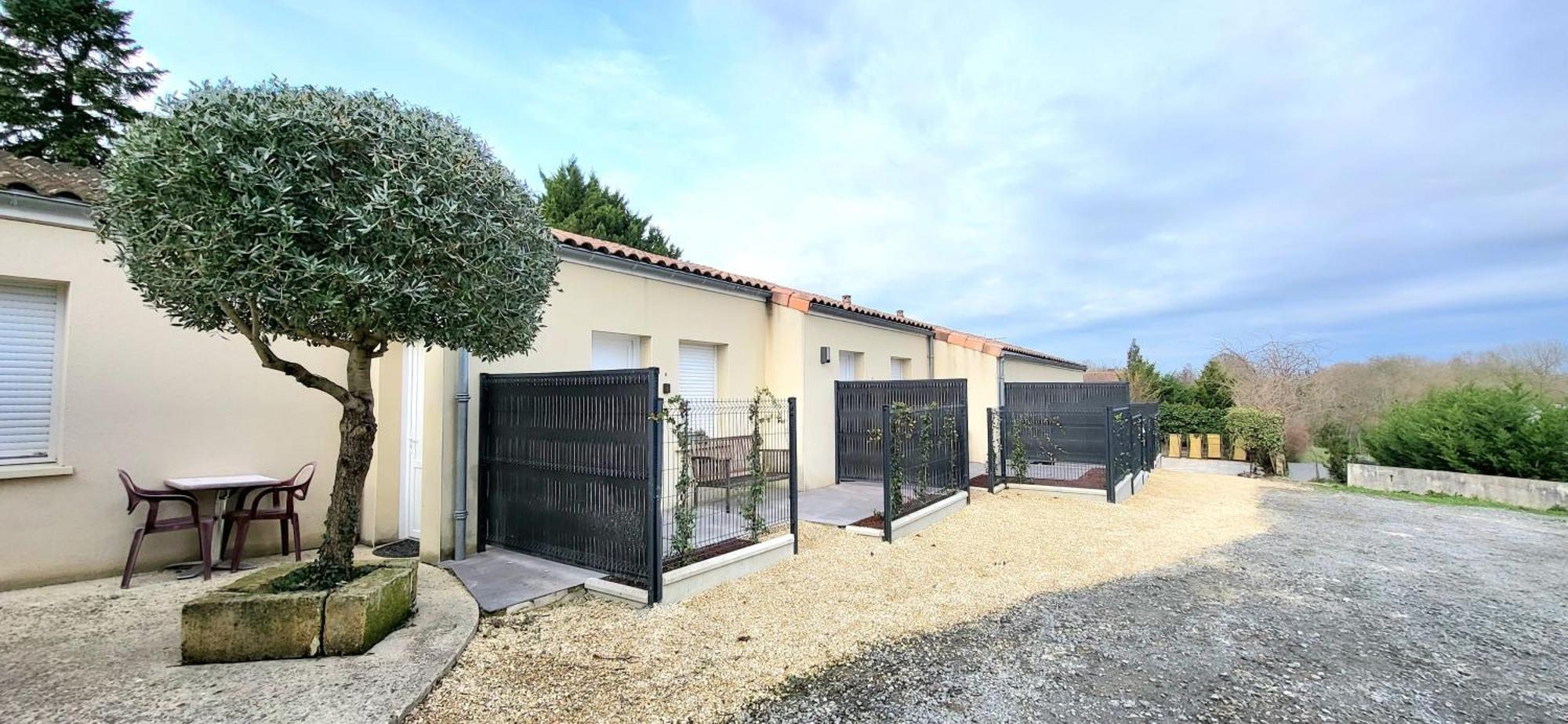 Residences Les Sansonnets "Appartements & Studios" Jonzac Bagian luar foto