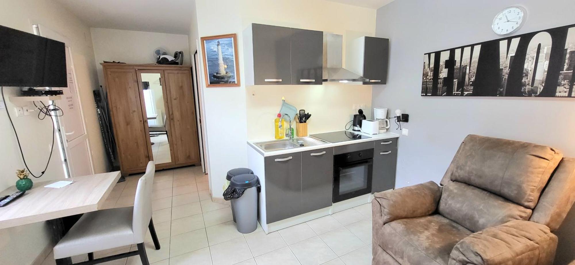 Residences Les Sansonnets "Appartements & Studios" Jonzac Bagian luar foto