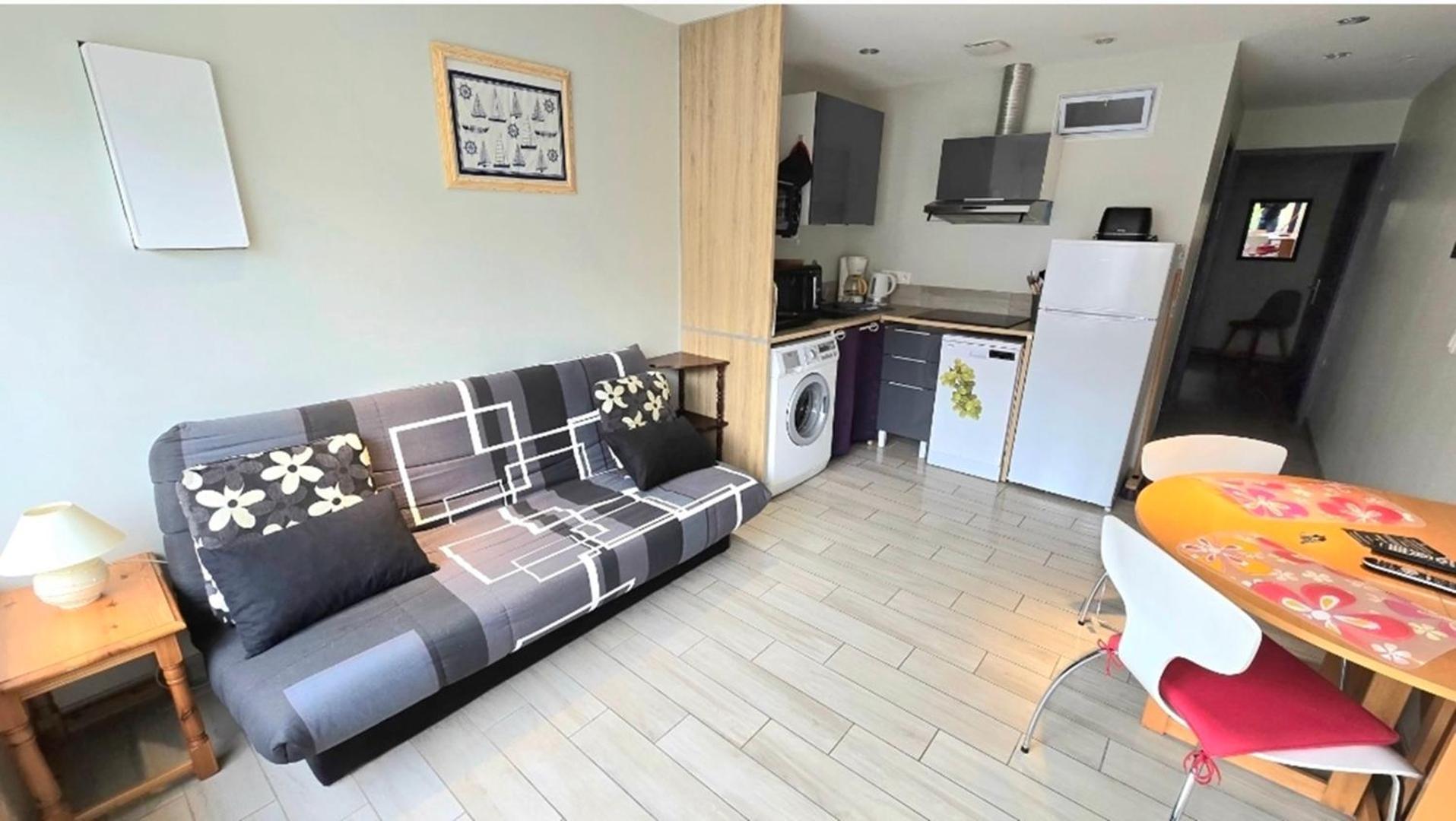 Residences Les Sansonnets "Appartements & Studios" Jonzac Bagian luar foto